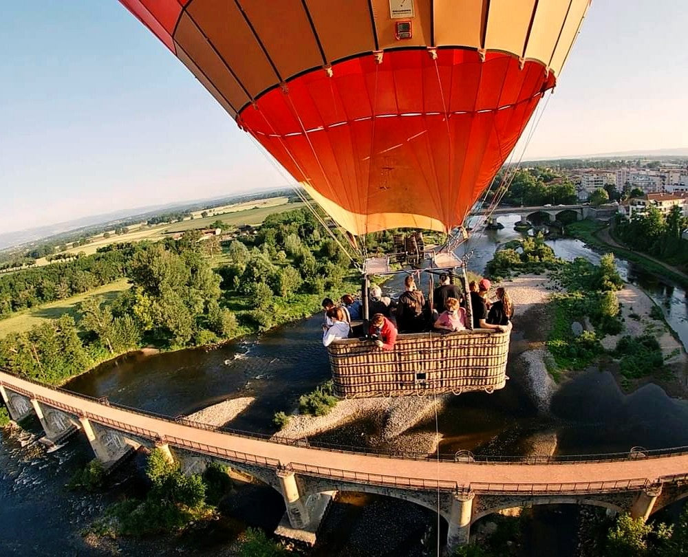 Vol en montgolfière à Montrond-les-Bains en basse saison