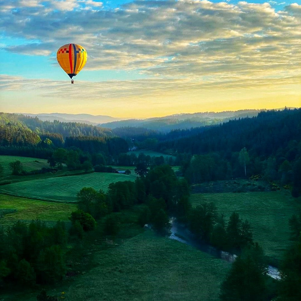 Vol en montgolfière en famille en Auvergne en basse saison
